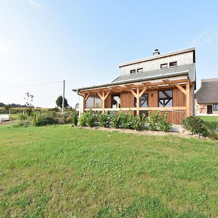 Enchanting Holiday Home By The Lake In Ruehn Ruhn 外观 照片