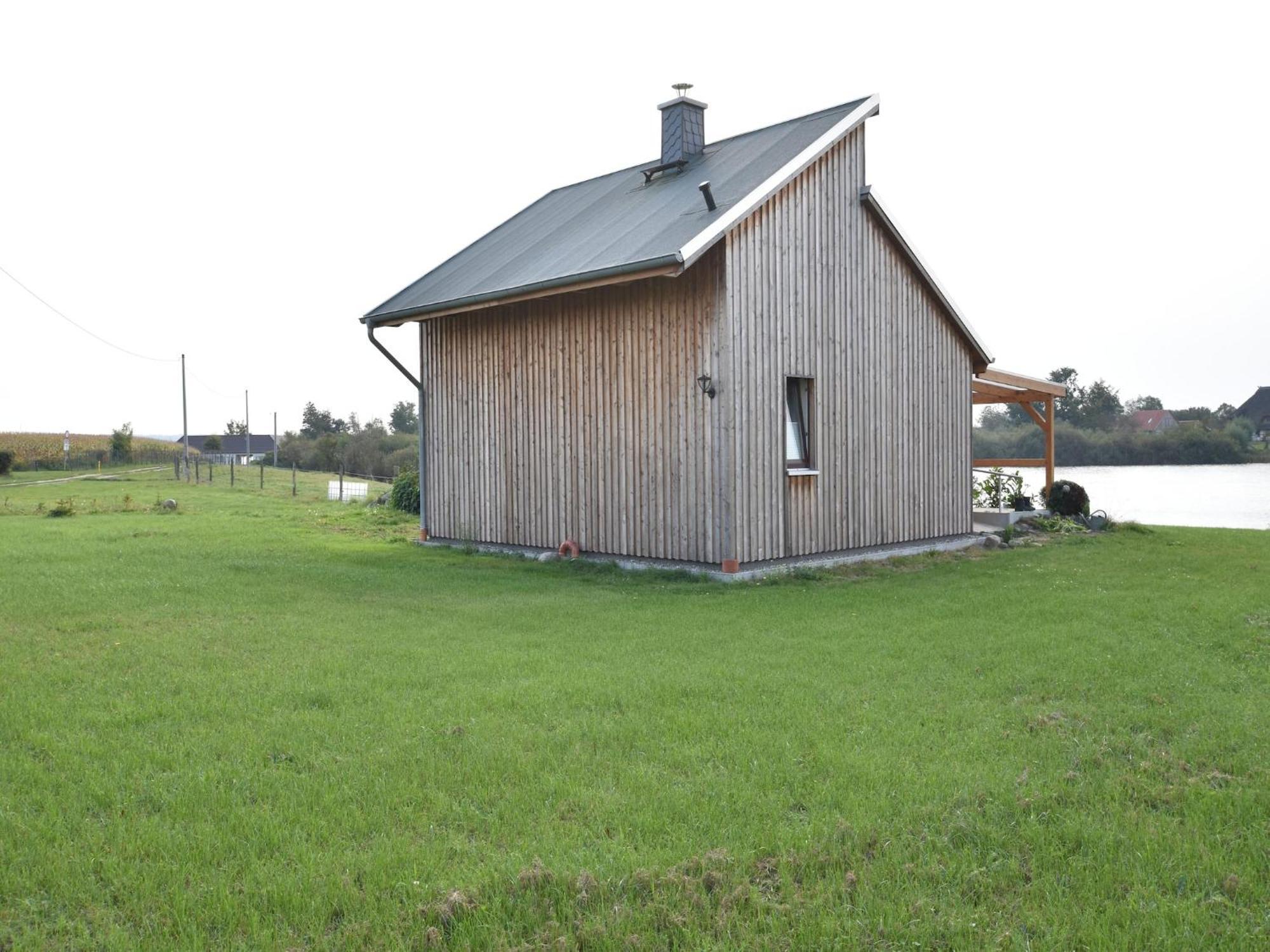 Enchanting Holiday Home By The Lake In Ruehn Ruhn 外观 照片
