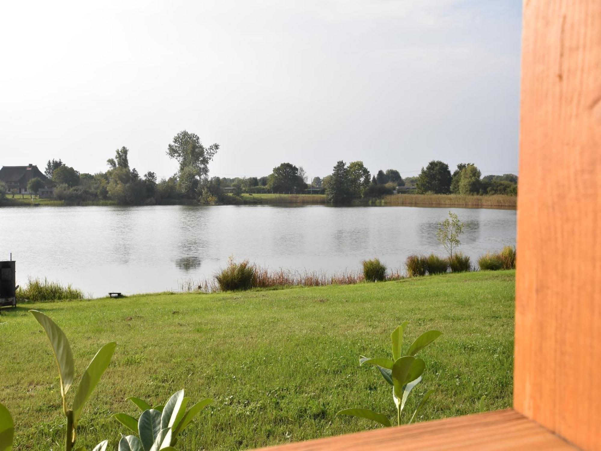 Enchanting Holiday Home By The Lake In Ruehn Ruhn 外观 照片