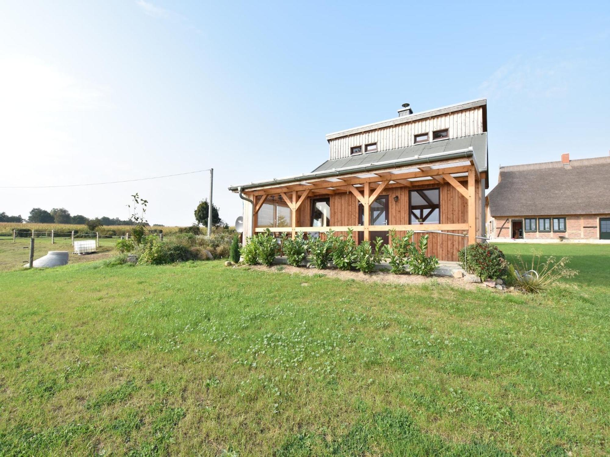 Enchanting Holiday Home By The Lake In Ruehn Ruhn 外观 照片